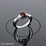 Profil de la Bague Ambre (Éclats Discrets) en argent rhodié montrant le détail de la monture vintage.