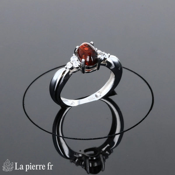 Profil de la Bague Ambre (Éclats Discrets) en argent rhodié montrant le détail de la monture vintage.
