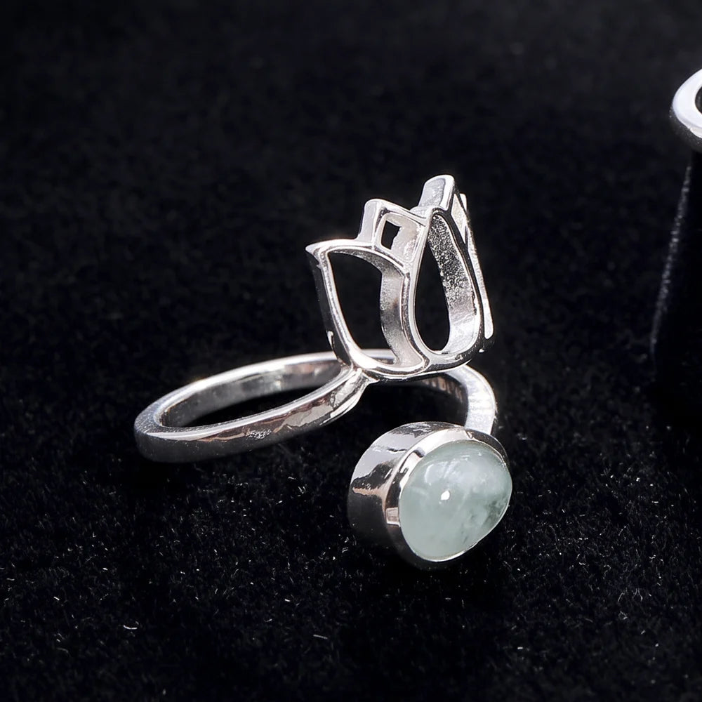 Bague aigue-marine argent 925 rhodié, lotus ajouré et cabochon bleu clair
