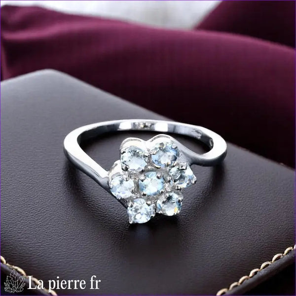 Bague Aigue-Marine (Floraison Céleste) multi-pierres en argent rhodié, 7 pierres rondes 3mm - Vue de dessus.