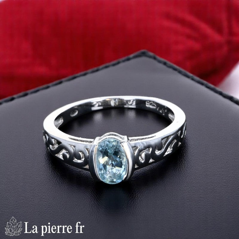 Bague Aigue-Marine (Vintage Solitaire) en argent rhodié avec décoration fine, pierre ovale 5x7mm - Vue de dessus.