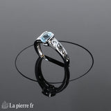 Bague Aigue-Marine (Vintage Solitaire) en argent rhodié avec décoration fine, pierre ovale 5x7mm - Vue de dessus.