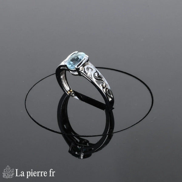 Bague Aigue-Marine (Vintage Solitaire) en argent rhodié avec décoration fine, pierre ovale 5x7mm - Vue de dessus.