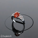 Bague Ambre Argent Rhodié (Halo Éclatant) - Vue de dessus montrant l'ambre ovale et le halo de zircones