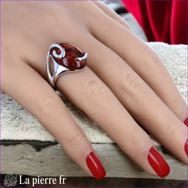 Profil Bague Ambre Design (Présence Sculpturale) monture moderne argent massif rhodié.