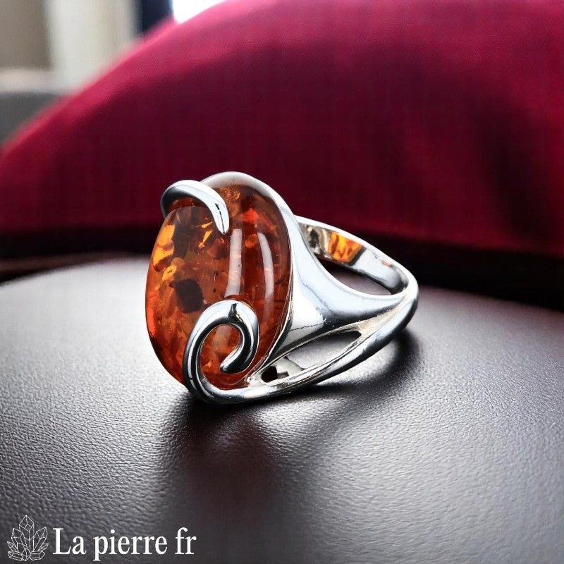 Bague Ambre Argent Rhodié (Présence Sculpturale) - Vue dessus très grand cabochon ambre 15x20mm.