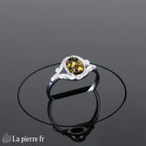 Bague Ambre Verte Argent Rhodié (Feuillage Délicat) - Vue détaillée de la pierre ovale et du motif feuille.
