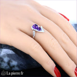 Bague pour femme en argent avec pierre améthyste d'un violet profond et naturel.