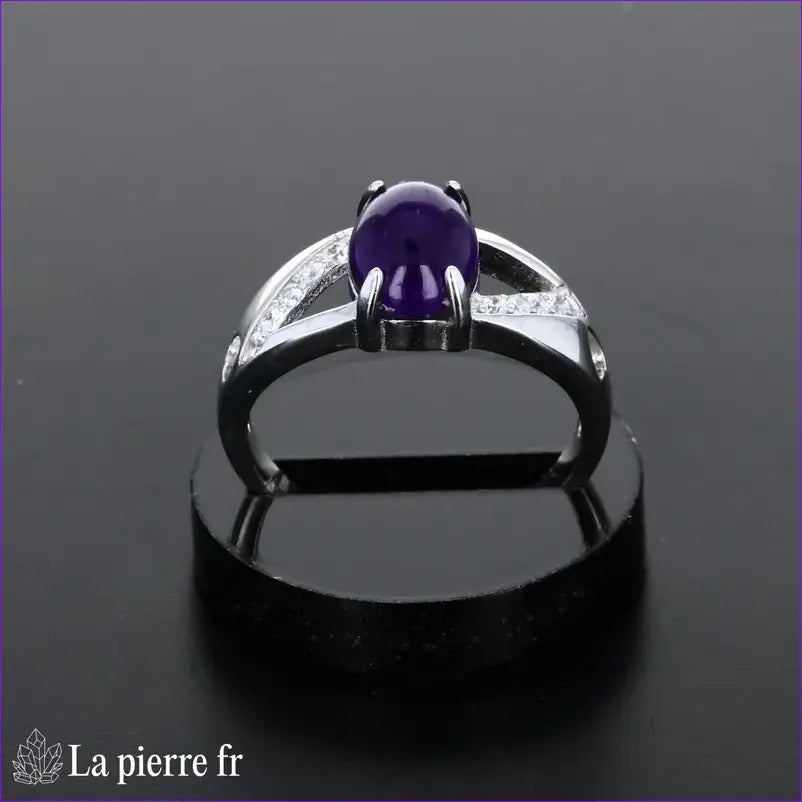 Bague vintage pour femme en argent rhodié avec pierre en améthyste naturelle ovale (7x9mm).