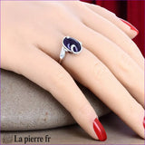 Bague pour femme en argent avec pierre améthyste violette ovale (8x12mm) cabochon et accents de zircone.