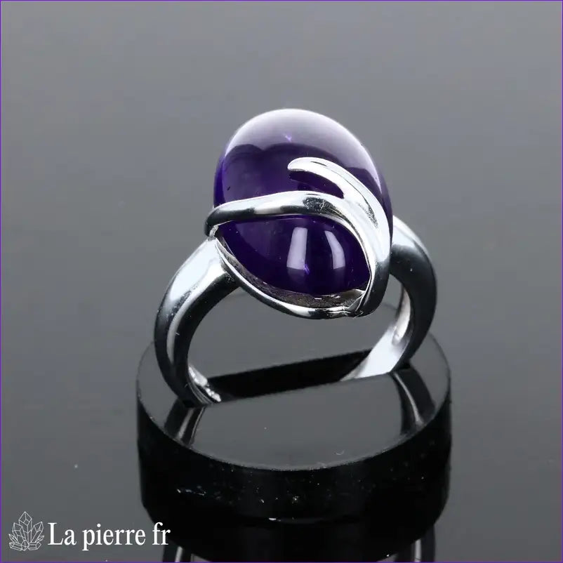 Bague pour femme en argent avec très grande pierre améthyste violette ovale (13x18mm) cabochon.
