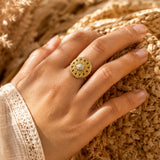 Bague soleil gravée en Howlite blanche HÉLIA®, acier doré