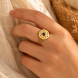 Bague soleil gravée en Sodalite HÉLIA®, acier doré