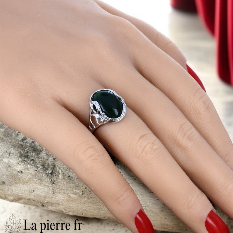 Bague pour femme en argent rhodié facetté (travaillé) avec pierre en Jade Vert véritable 10x14mm.