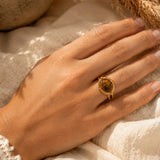 Bague cabochon ovale en Œil de tigre OVALIA®, acier doré