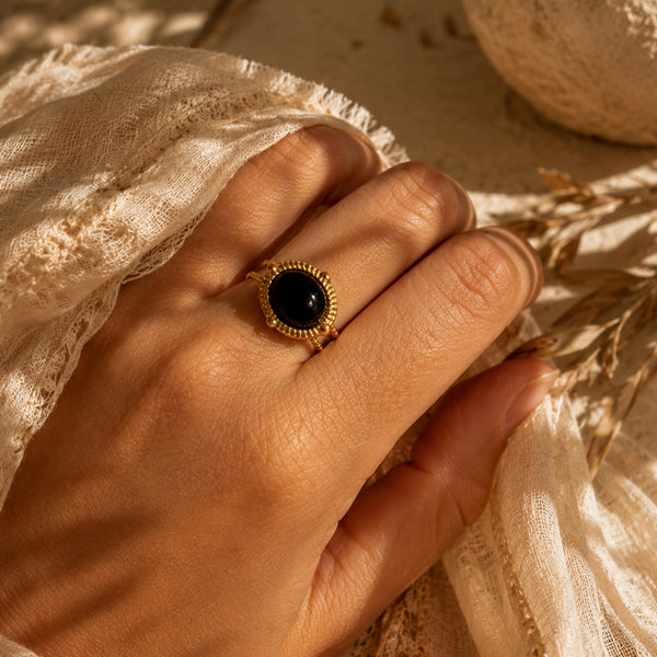 Bague cabochon ovale en onyx noir