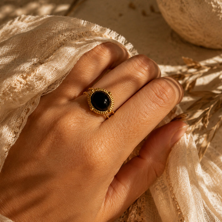 Bague cabochon ovale en onyx noir