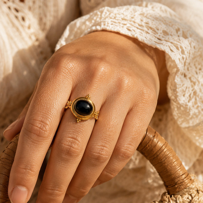 Bague cabochon vintage en onyx noir