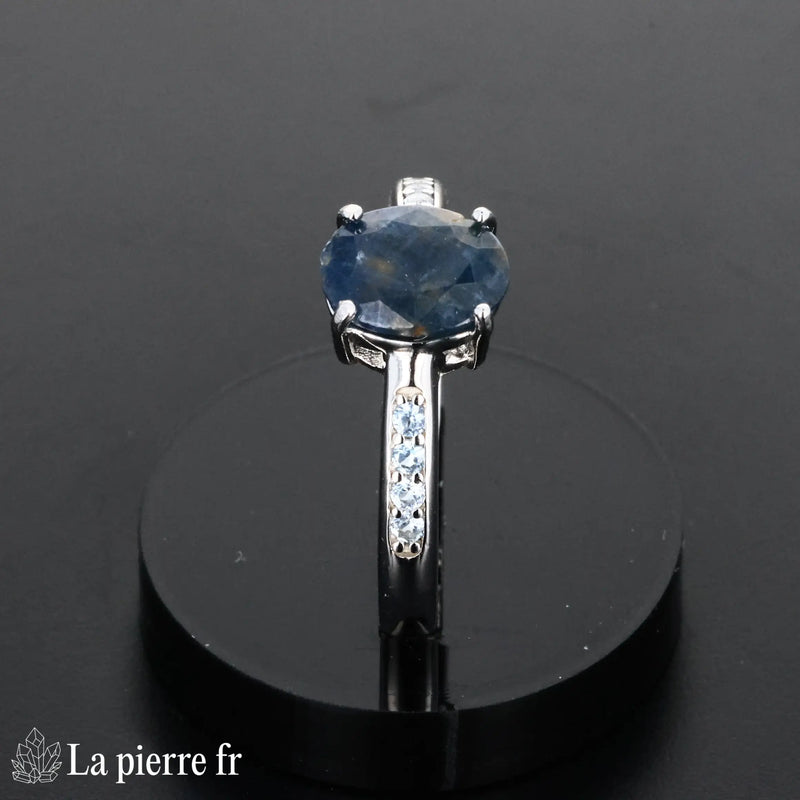 Bague en pierre de Saphir Bleu facettée "Solstice" - Bijoux lithothérapie en argent rhodié pour femme