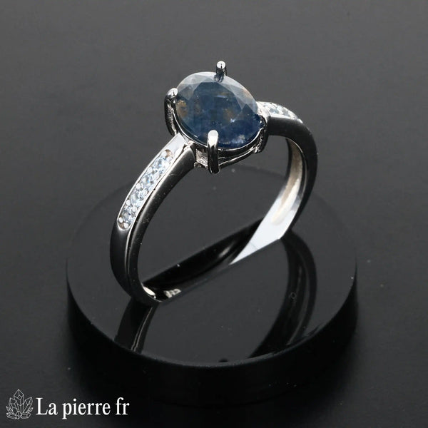 Bague en pierre de Saphir Bleu facettée "Solstice" - Bijoux lithothérapie en argent rhodié pour femme