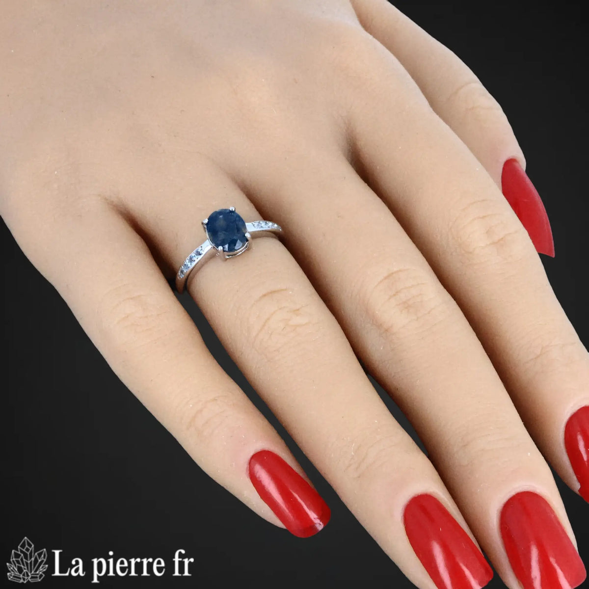 Bague en pierre de Saphir Bleu facettée "Solstice" - Bijoux lithothérapie en argent rhodié pour femme