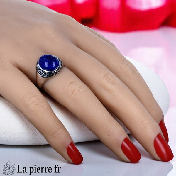 Bague femme vintage (Romance Éternelle) ornée d'un Lapis-lazuli ovale et de délicats détails en émail.