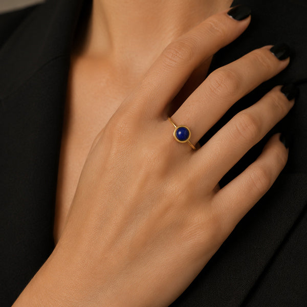 Bague fine femme en lapis-lazuli et acier inoxydable doré
