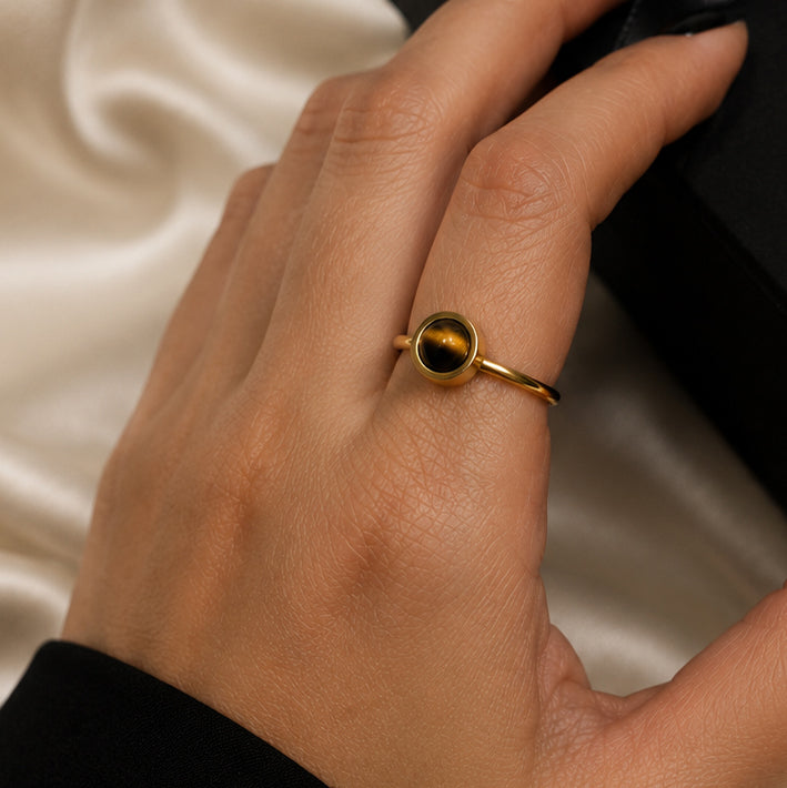 Bague fine femme en œil de tigre et acier inoxydable doré