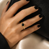 Bague fine dorée en Onyx noir FILINE®