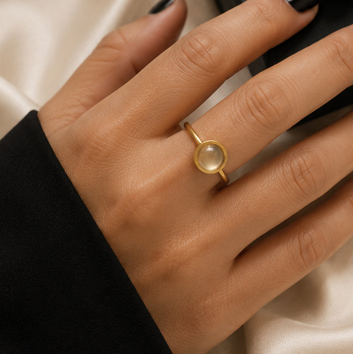 Bague fine femme en quartz rose et acier inoxydable doré