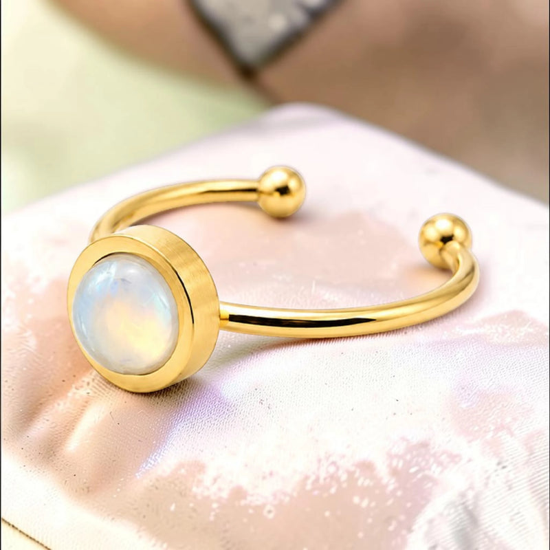 Bague fine dorée en Pierre de lune blanche FILINE®