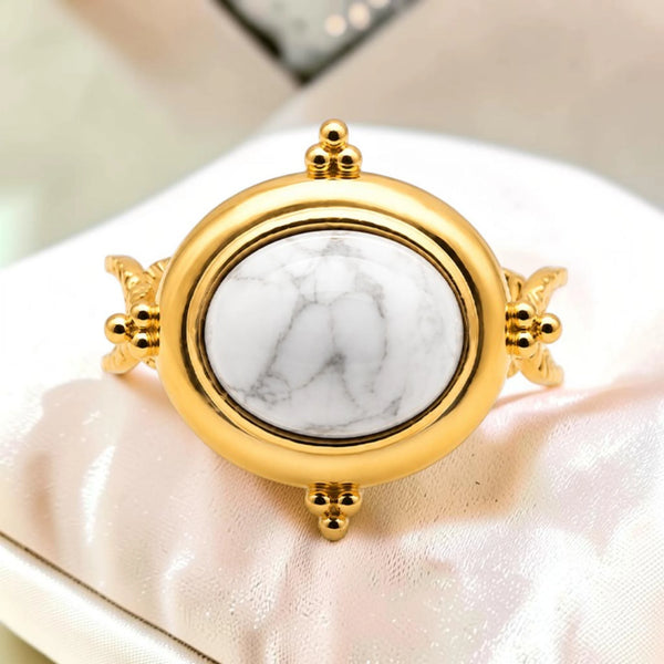 Bague grosse pierre howlite blanche dorée