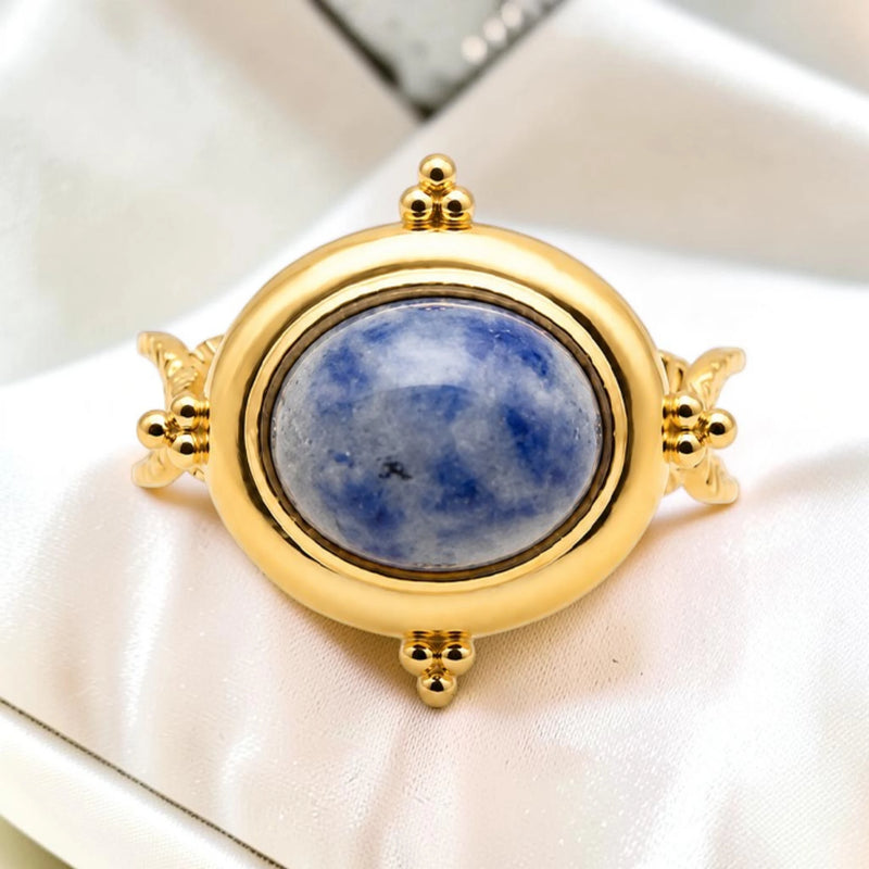 Bague grosse pierre sodalite dorée