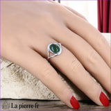 Bague simple pour femme en argent rhodié avec pierre en Jade Vert véritable.