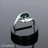 Bague pour femme en argent avec pierre Jade Vert de couleur verte naturelle.
