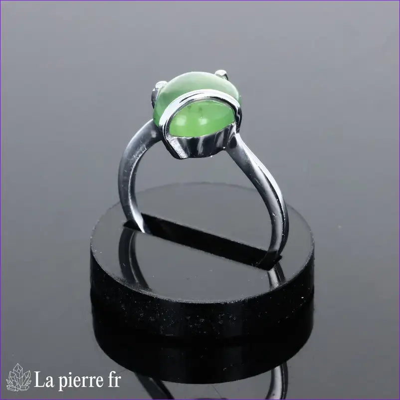 Bague pour femme en argent véritable avec Jade Vert naturel ovale facetté 8x10mm.