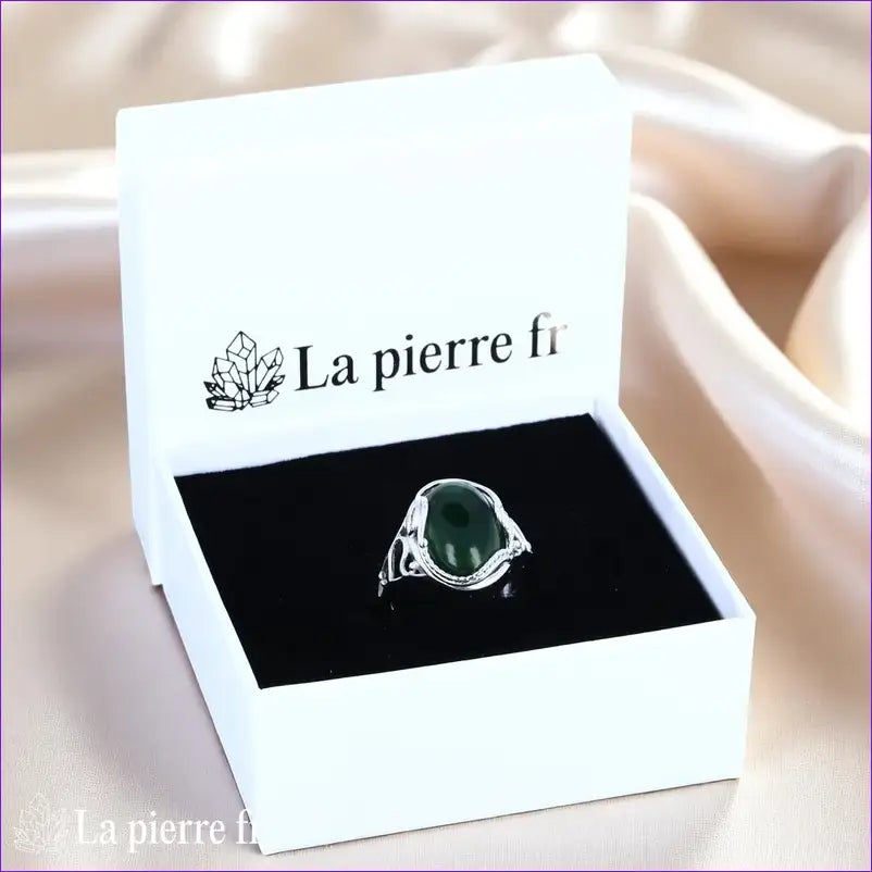 Bague lithothérapie vintage pour femme en argent 925 travaillé avec Jade Vert véritable ovale 10x14mm cabochon.