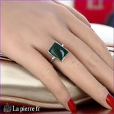 Bague moderne pour femme en argent rhodié avec pierre en Jade Vert véritable rectangulaire 10x14mm.