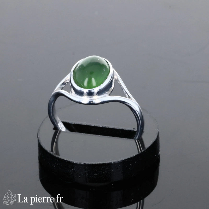 Bague classique pour femme en argent véritable avec Jade Vert naturel ovale 7x9mm.