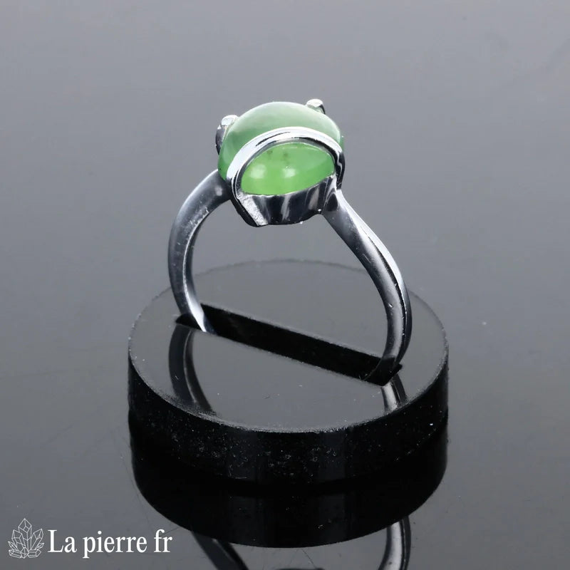 Bague pour femme en argent véritable avec Jade Vert naturel ovale facetté 8x10mm.