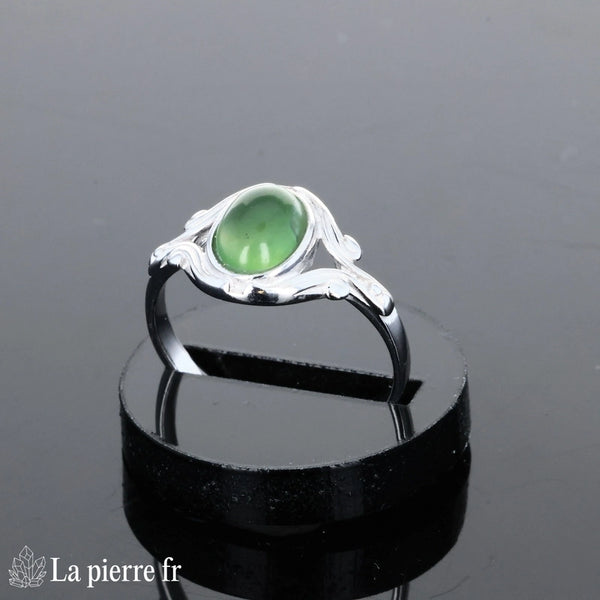 Bague vintage pour femme en argent véritable avec Jade Vert naturel ovale.