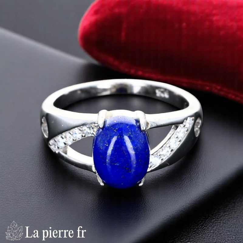Bague Lapis-lazuli Vintage 10 Zircones (Étoile Royale) avec cabochon ovale bleu et entourage scintillant.