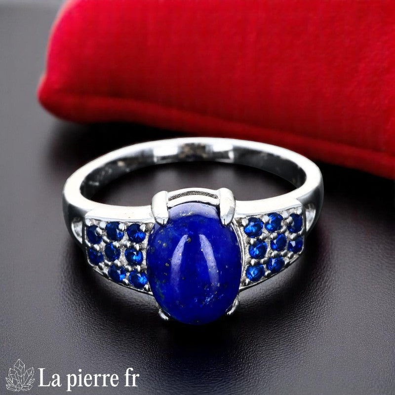 Bague Lapis-lazuli Vintage Zircones (Héritage Azuré) avec cabochon ovale et halo de zircones.