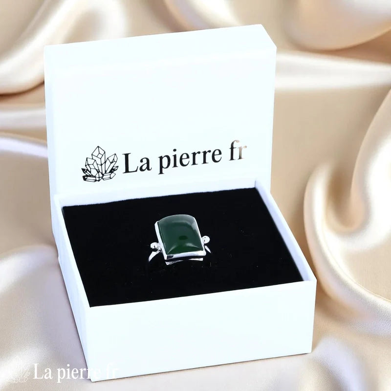 Bague lithothérapie minimaliste pour femme en argent 925 avec Jade Vert véritable rectangulaire 10x14mm cabochon.
