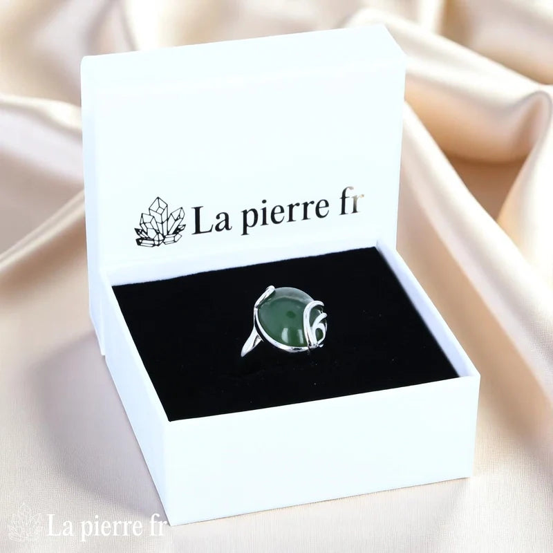 Bague lithothérapie moderne et raffinée pour femme en argent 925 avec Jade Vert véritable ovale 12x16mm.