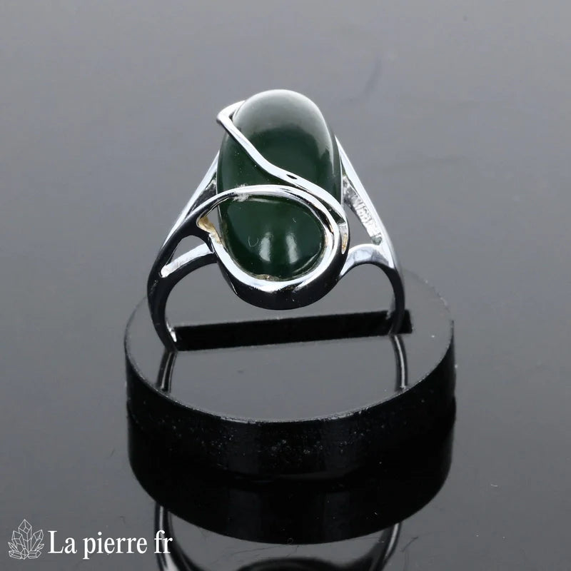 Bague lithothérapie moderne pour femme en argent 925 avec Jade Vert véritable ovale 9x18mm cabochon.