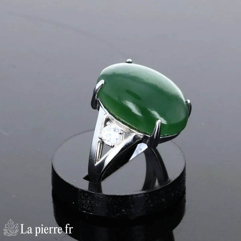 Bague lithothérapie vintage pour femme en argent 925 avec Jade Vert véritable ovale 13x18mm et zircons scintillants.