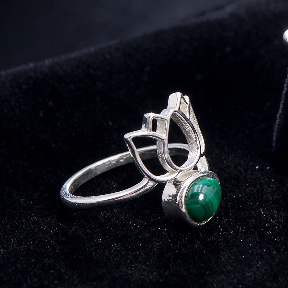 Bague malachite argent 925, lotus ajouré et cabochon vert zébré