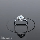 Bague femme délicate Aigue-Marine (Éclat Solitaire Rond) portée, taille très petite, éclat subtil.