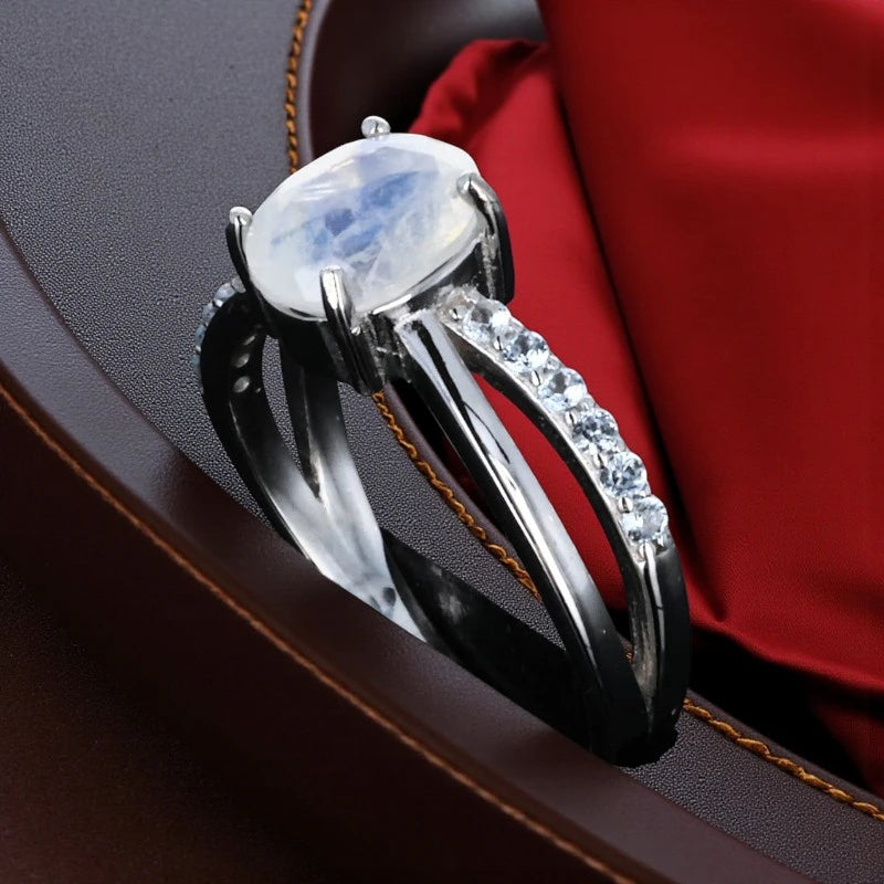 Bague en Pierre de Lune (Arc Stellaire) — profil lumineux, alliance contemporaine
